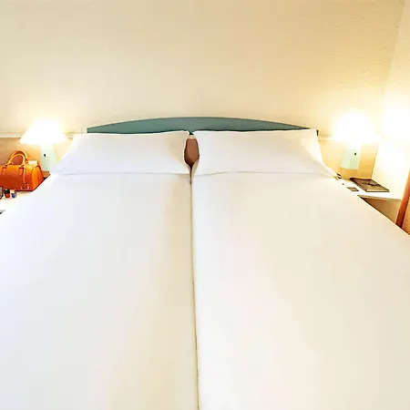 Ibis Hotel *
