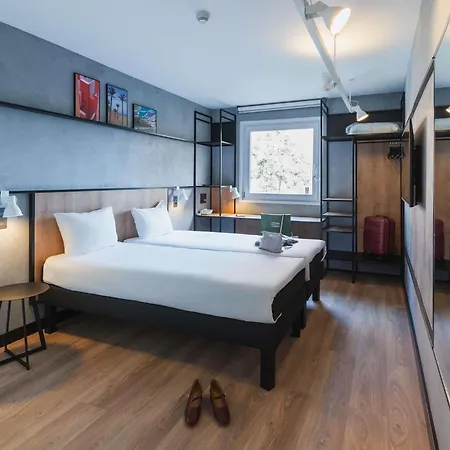 Hotel Ibis *