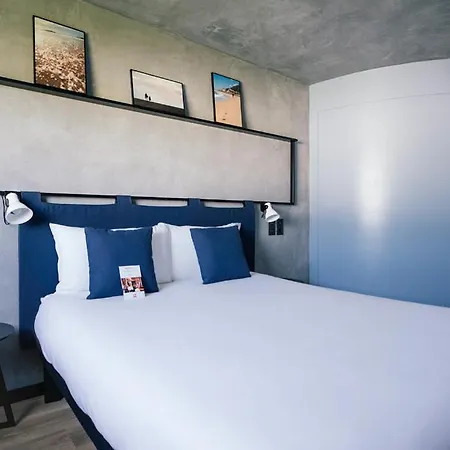 Ibis Hotel *