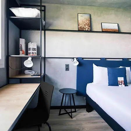 Ibis Hotel *