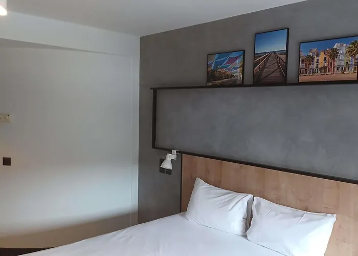 Ibis Hotel *