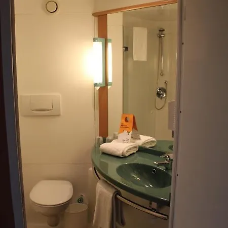 Ibis Hotel *